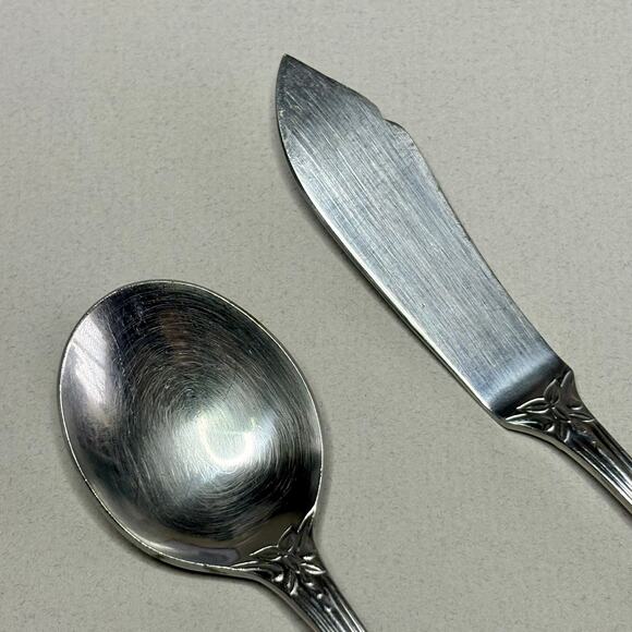 United Silver Co Artistic Rose Butter Knife, Sugar or Bouillon Spoon Stainless - Picture 2 of 7